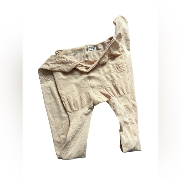 Snag Halo Pantyhose Tights 30 denier Majestic sheer nude sz E 1X 2X 16/18 NWOT - Picture 10 of 12